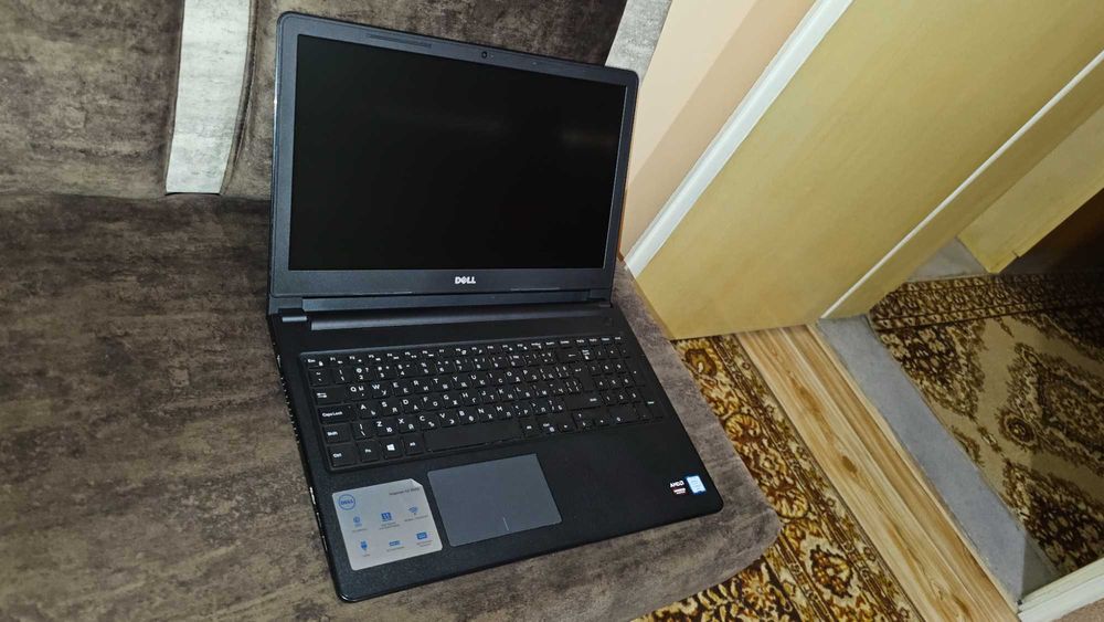 DELL Inspirion 15 3000 като нов