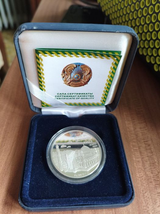 Продам монета "Центральная мечеть" номинал 500 т. Ag 925. вес 31.1 гр.