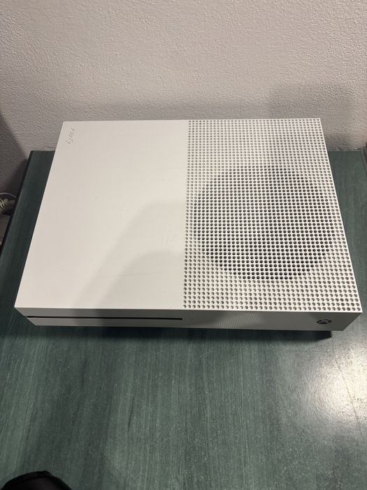XBox One S.