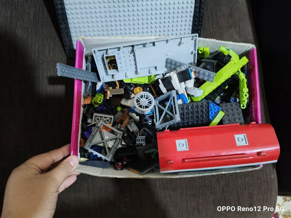 Много лего деталей