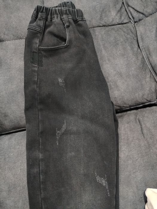 Чёрные базовые джинсы