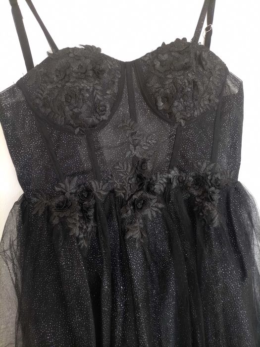 Дълга черна бална рокля