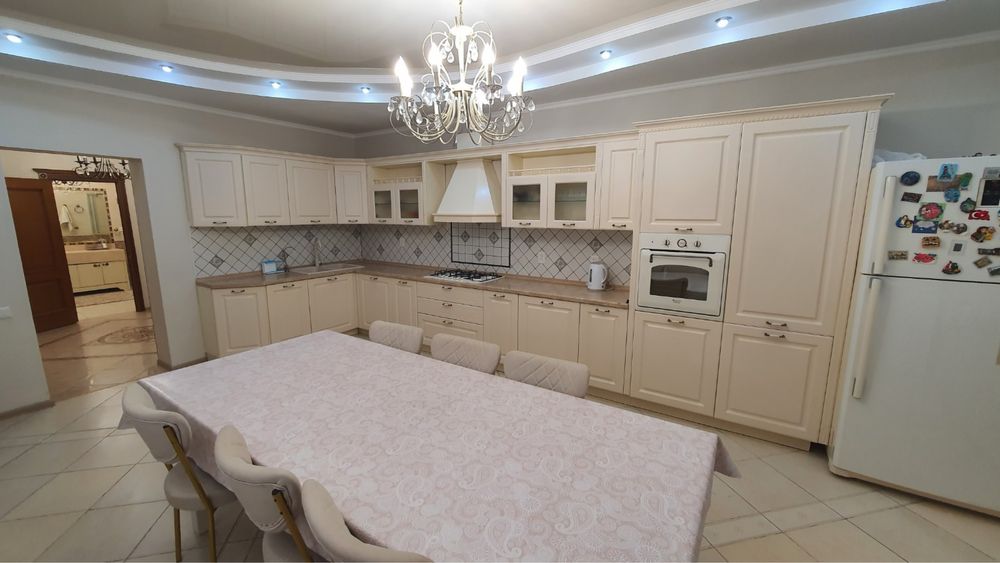 Мебель, ковры, сантехника, люстры, шторы