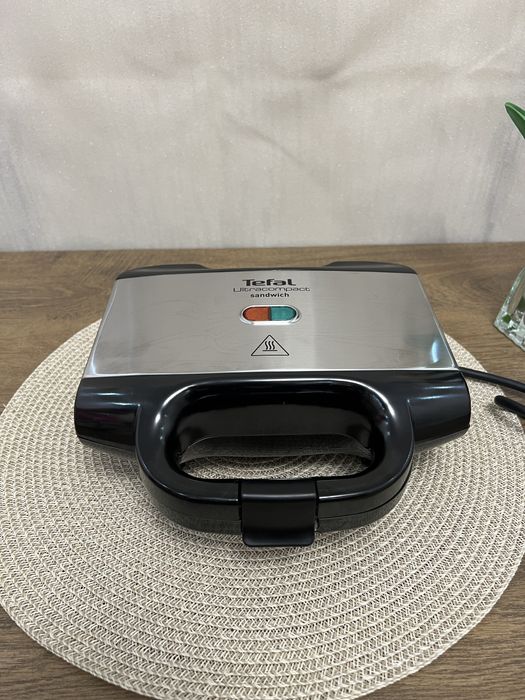 Уред за сандвичи Tefal Ultracompact Sandwich