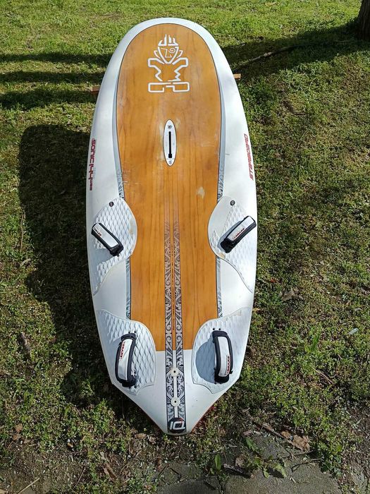 Продавам ундсърфове и уиндсърф оборудване