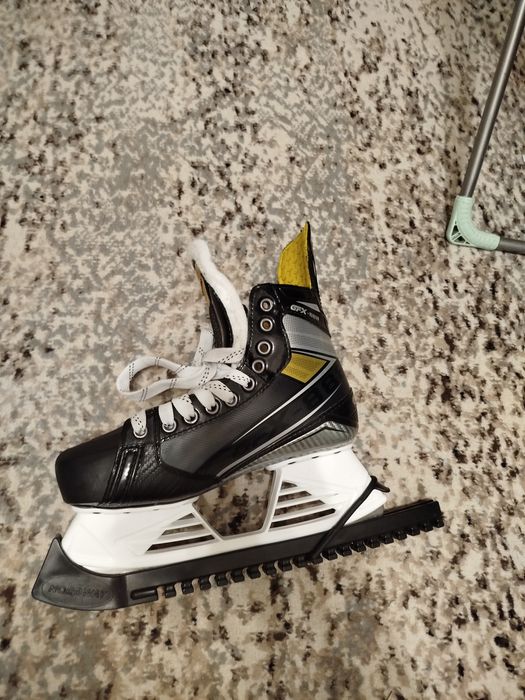 Хоккейные коньки