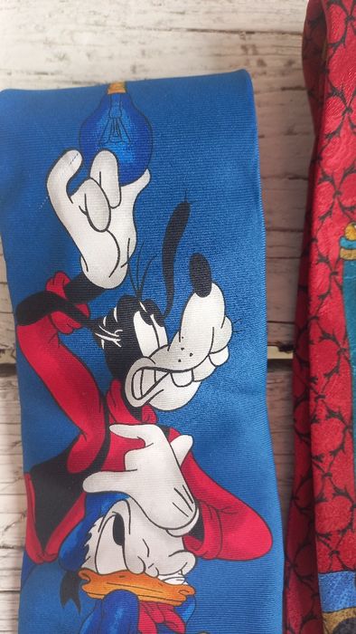 2 cravate Disney