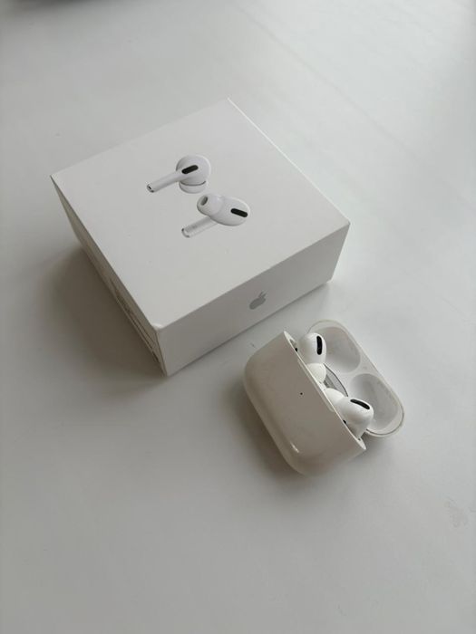 Продам AirPods Pro 1 поколения