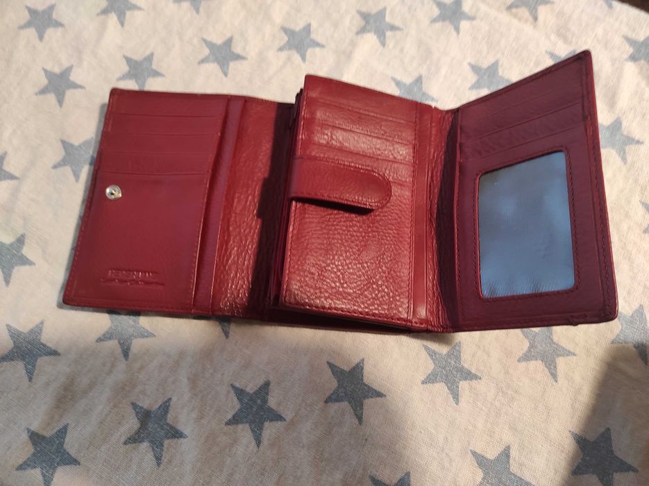 Дамско портмоне естествена кожа.