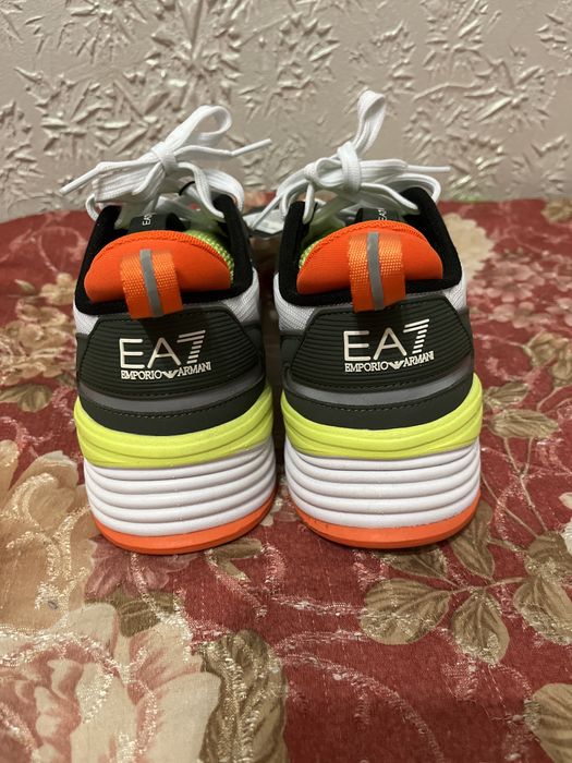 Продам кроссовки Emporio Armani