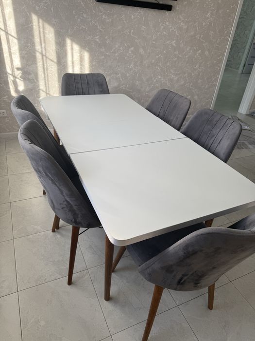 Продам стол со стульями (6 стульев)