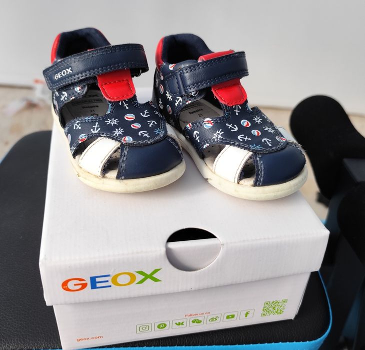 Adidași Biomecanics, sandale Geox și sandale Fila
