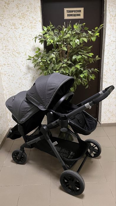 Коляска для двойни Evenflo Pivot Xpand