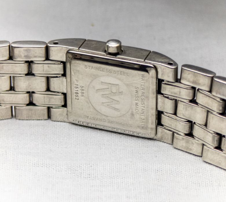 Продавам дамски часовник Raymond Weil