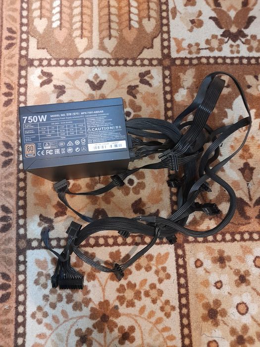 Cooler  Master Watt 750.
