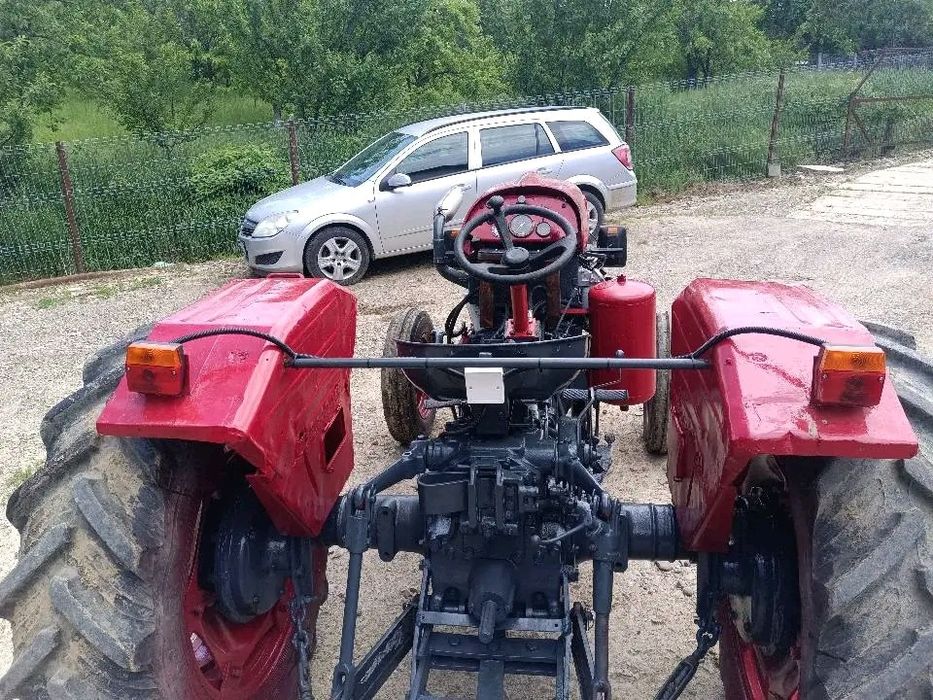 Se vinde tractor 550