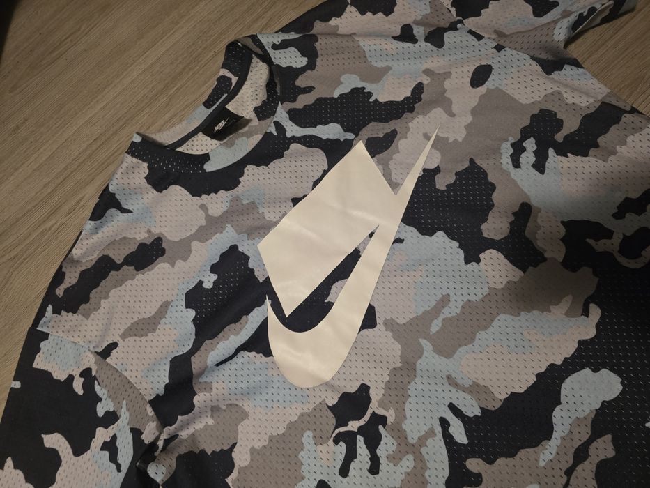 Nike тениска L размер