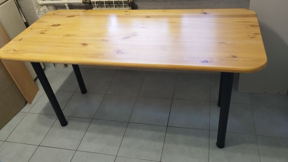 Продам стол кухонный
