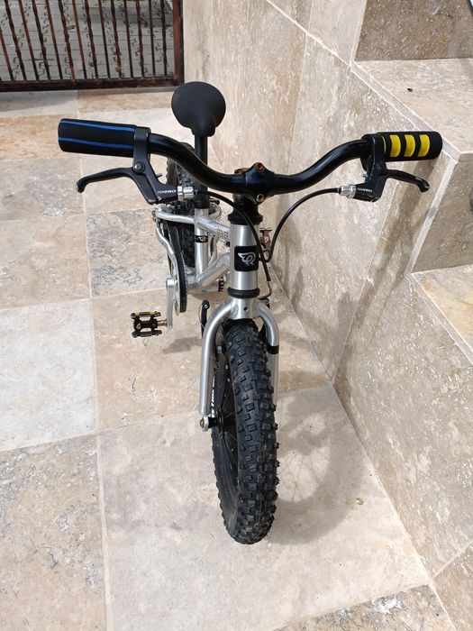 Bicicletă copii Early Rider Seeker Belt 14”  – Ultra ușoară, transmisie curea stare excelentă