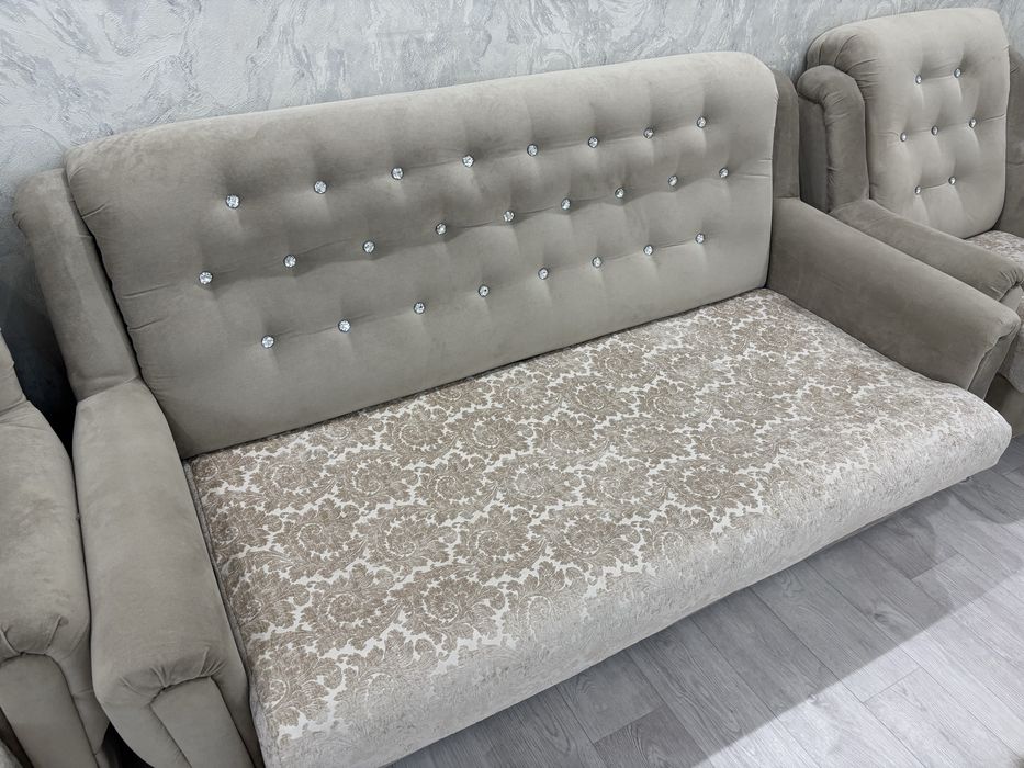 Продам диван с креслами