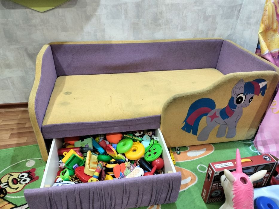 Продам детский диван