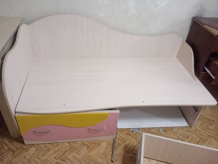 Отдам даром мебель все