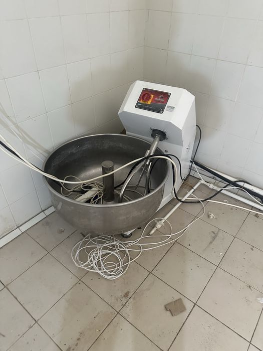 Продам тестомес для производства