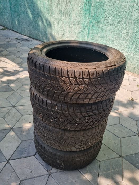 Продам комплект зимней резины landsail