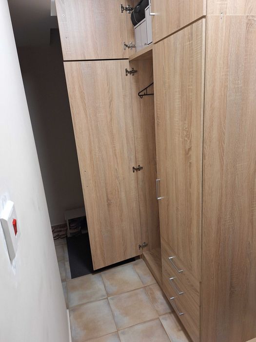 Гардероб FANDRUP 97x215 2 врати 3 чекмеджета цвят светъл дъб + надстройка