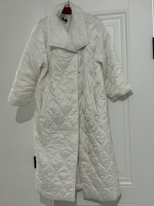 Стеганый плащ белый