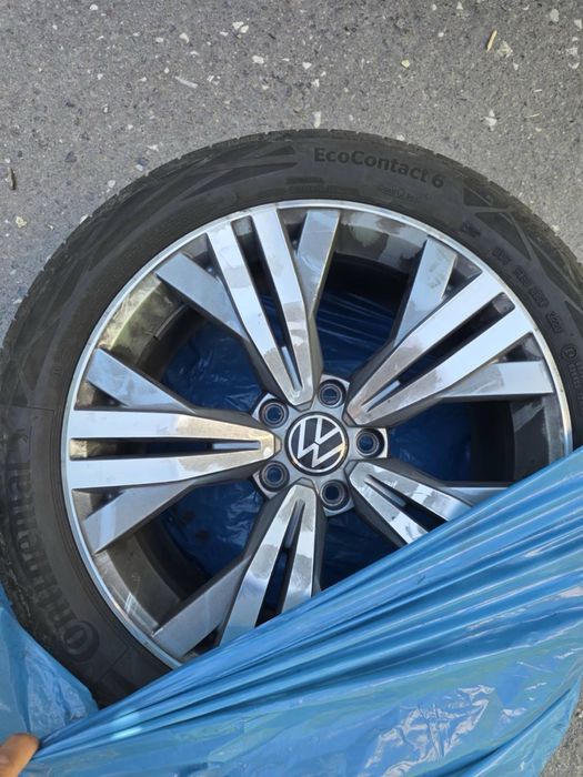 245/45/18 Continental