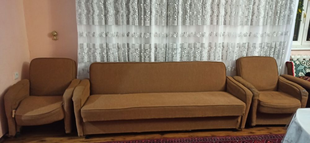 Комплект из дивана и двух кресел