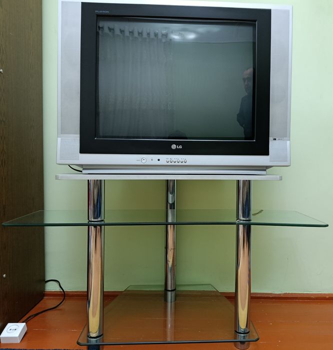 Телевизор и подставка