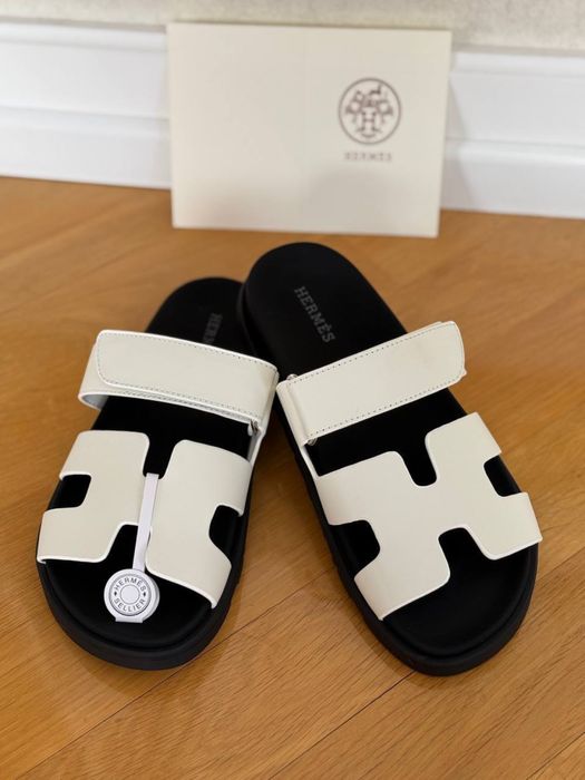 Тапочки от бренда HERMES