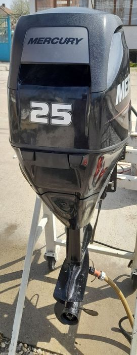 Извънбордов двигател Mercury 25 кс.