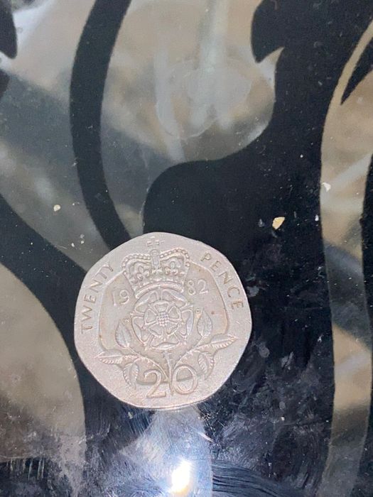 Продава се pence ot 1982 година