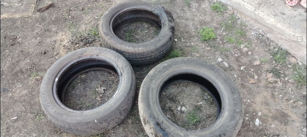 Продам 3 покрышки р15
