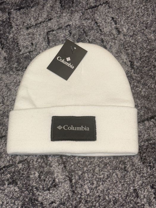 Caciula alba - model unisex