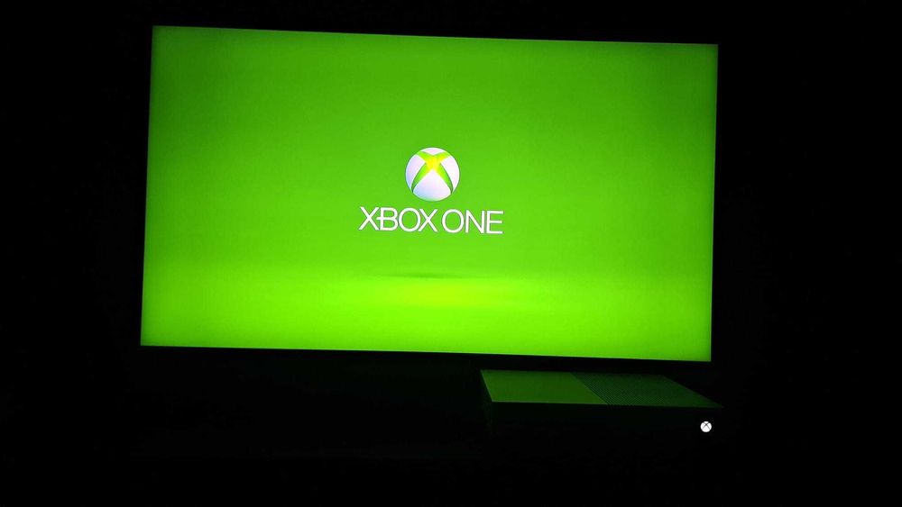 Vând XBOX-ONE S 1TB,controller+jocuri