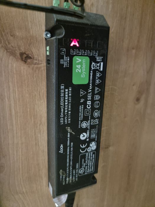 Raft vitrina patiserie cofetarie racit