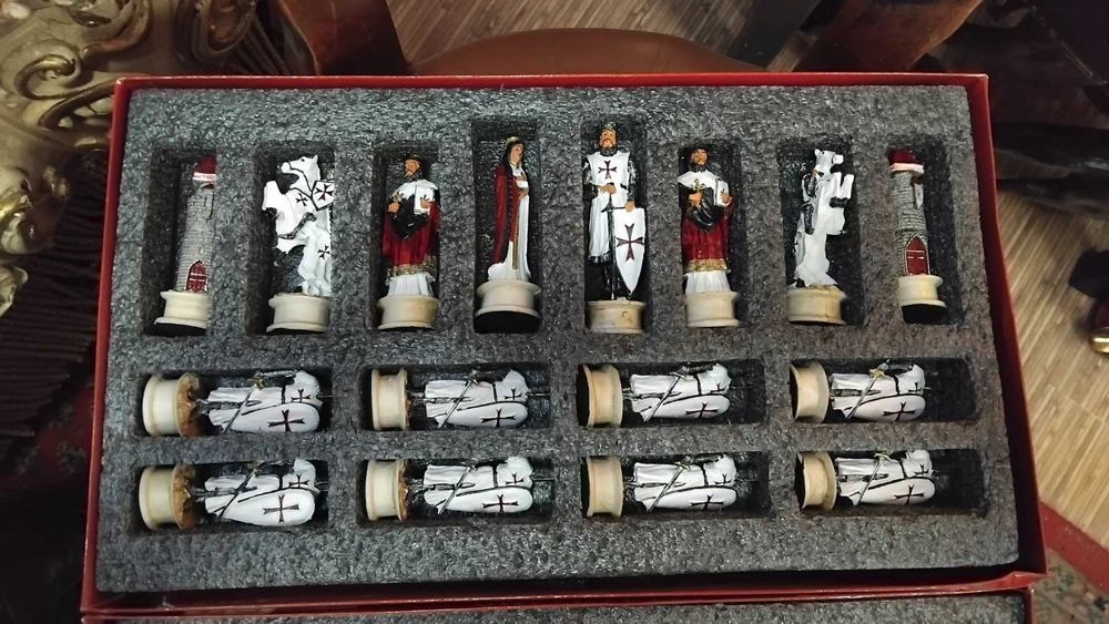 комплекти фигури за шах