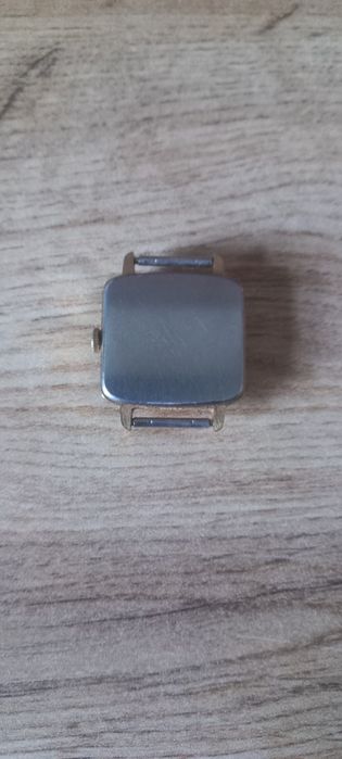 Продаются часы фирмы Заря.