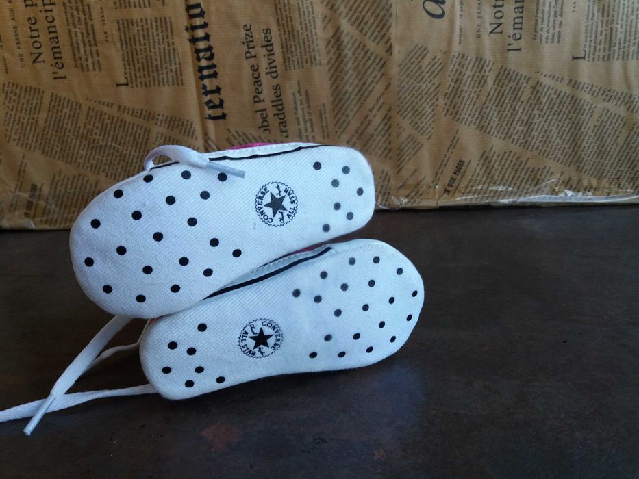 буйки,пантофки,бебешки обувки Adidas,Converse,Clarks,ном.18/21 НОВИ!