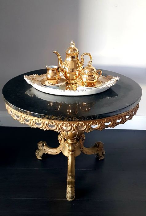 Măsuță veche din bronz cu blat din marmură