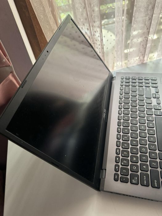 Laptop asus cu procesor intel core i3(generatia 10)