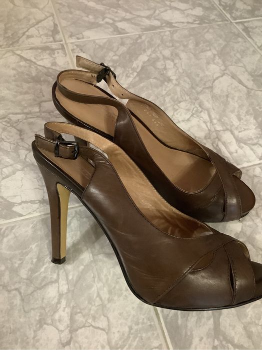 Чисто нови елегантни сандали