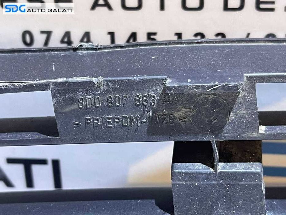 Grila Inferioara Centrala Spoiler Bara Fata Audi A4 B5 1998 - 2001 Cod 8D0807683AA [V0181]