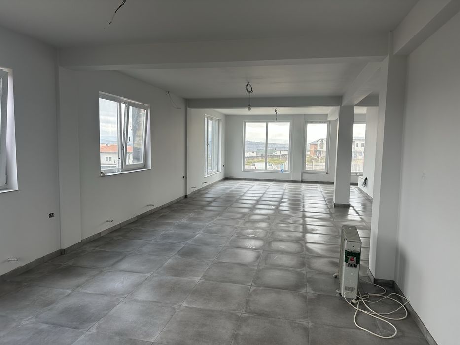 De Inchiriat Spatiu Comercial Etaj 1, Birou , Loc de joaca, Salon de infrumusetare, Frizerie ETC