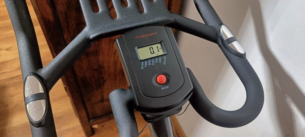 Bicicletă Spinning SEMI-PROFESIONALĂ TECHFIT SBK8000, Sistem Volantă 20 kg