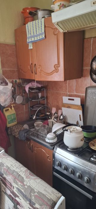 Отдам бесплатно.кухня и диван софа